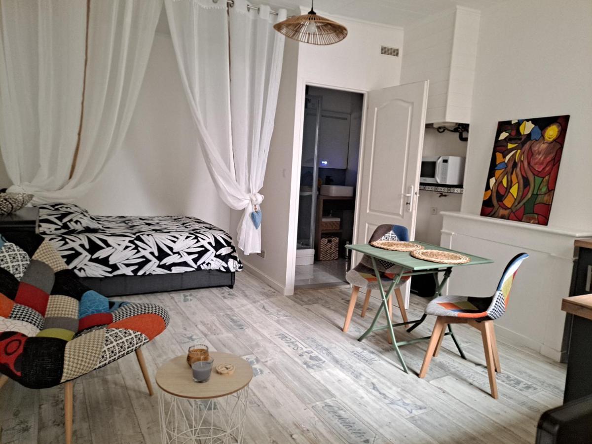 Studio Cosy Meuble, Terrasse Et Patio Pour Velo Rochefort  Bagian luar foto